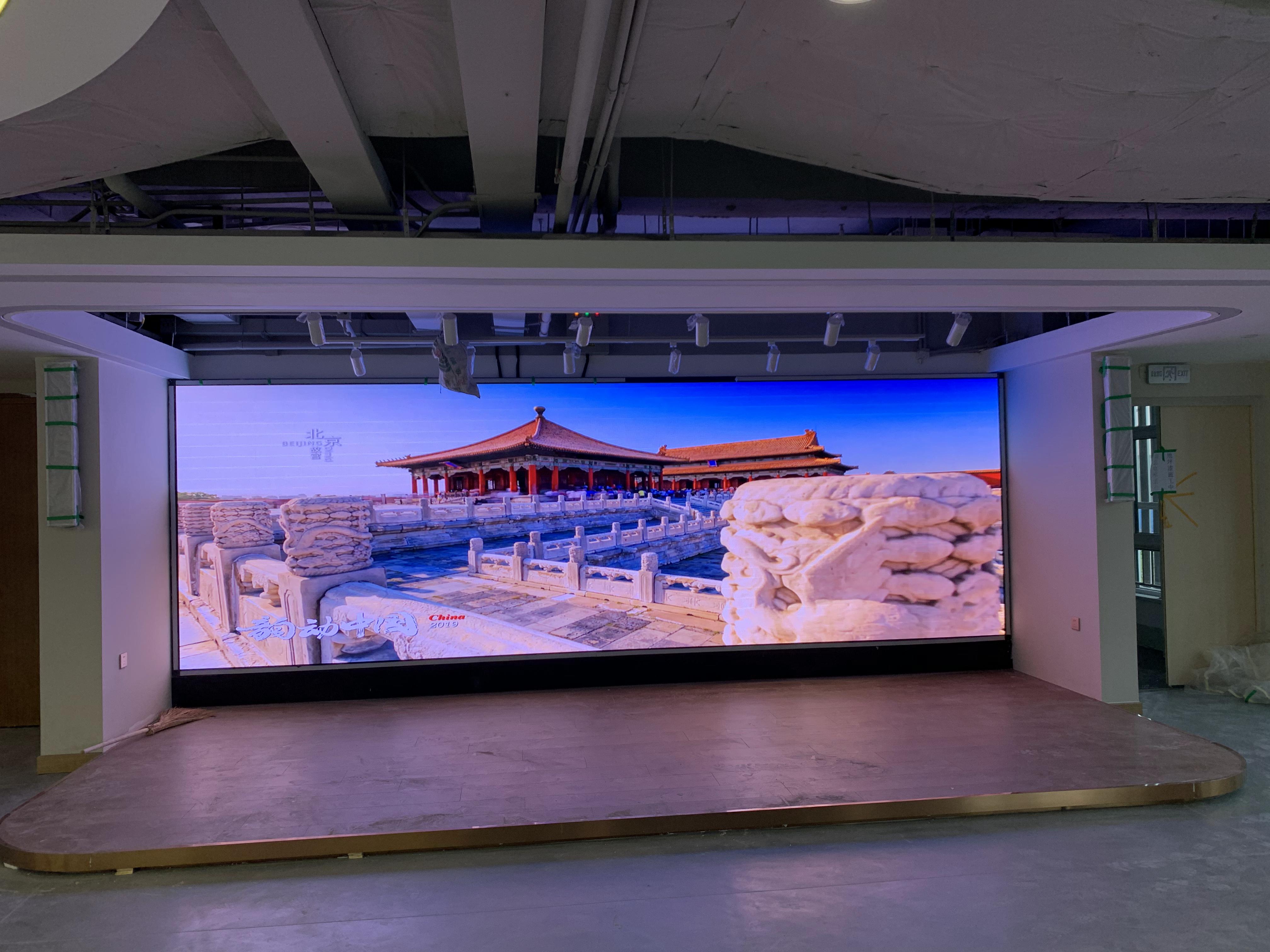 不同類型的LED芯片（如國產(chǎn)、進口）對顯示屏的壽命和穩(wěn)定性有哪些影響？