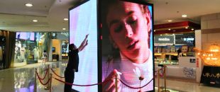    - “預(yù)算5萬 vs 10萬：中小企業(yè)會議室LED平板配置方案紅黑榜”